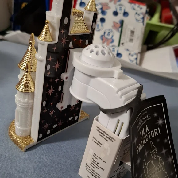 BBW Disney Gold & White Castle Wallflowers - Picture 3 of 6